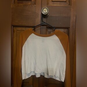 Forever 21 long sleeve crop top. Size small, slightly worn in good condition.